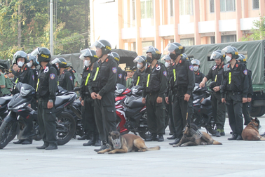 Công an Bình Dương tung cảnh khuyển đợt ra quân trấn áp tội phạm dịp Tết