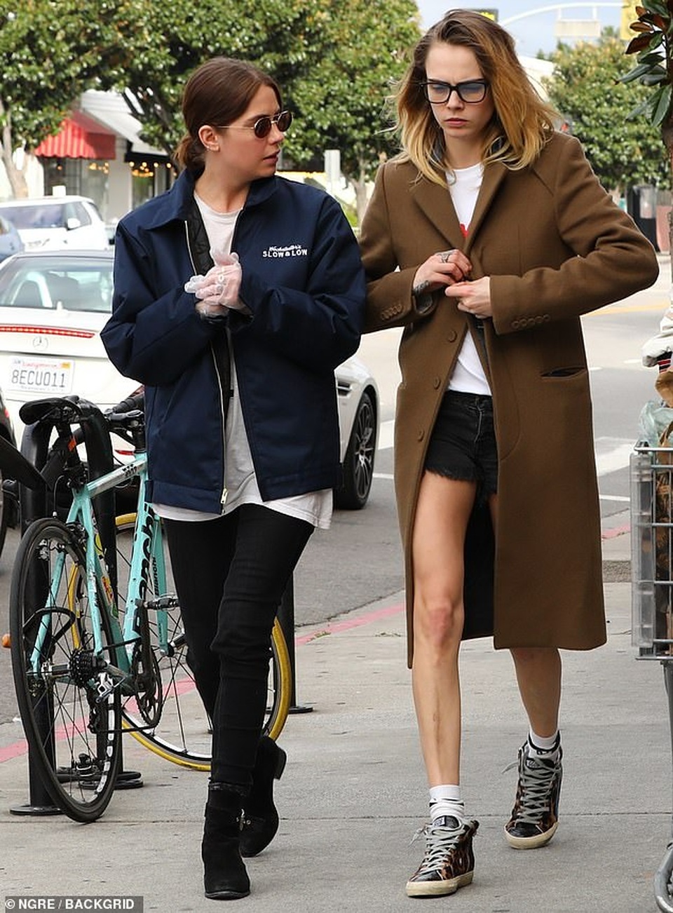 Kaia Gerber đeo găng tay đi siêu thị - 3 Kaia Gerber đeo găng tay đi siêu thị - 3