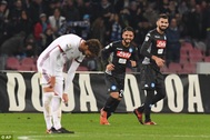 Quật ngã AC Milan, Napoli tiếp tục dẫn đầu Serie A