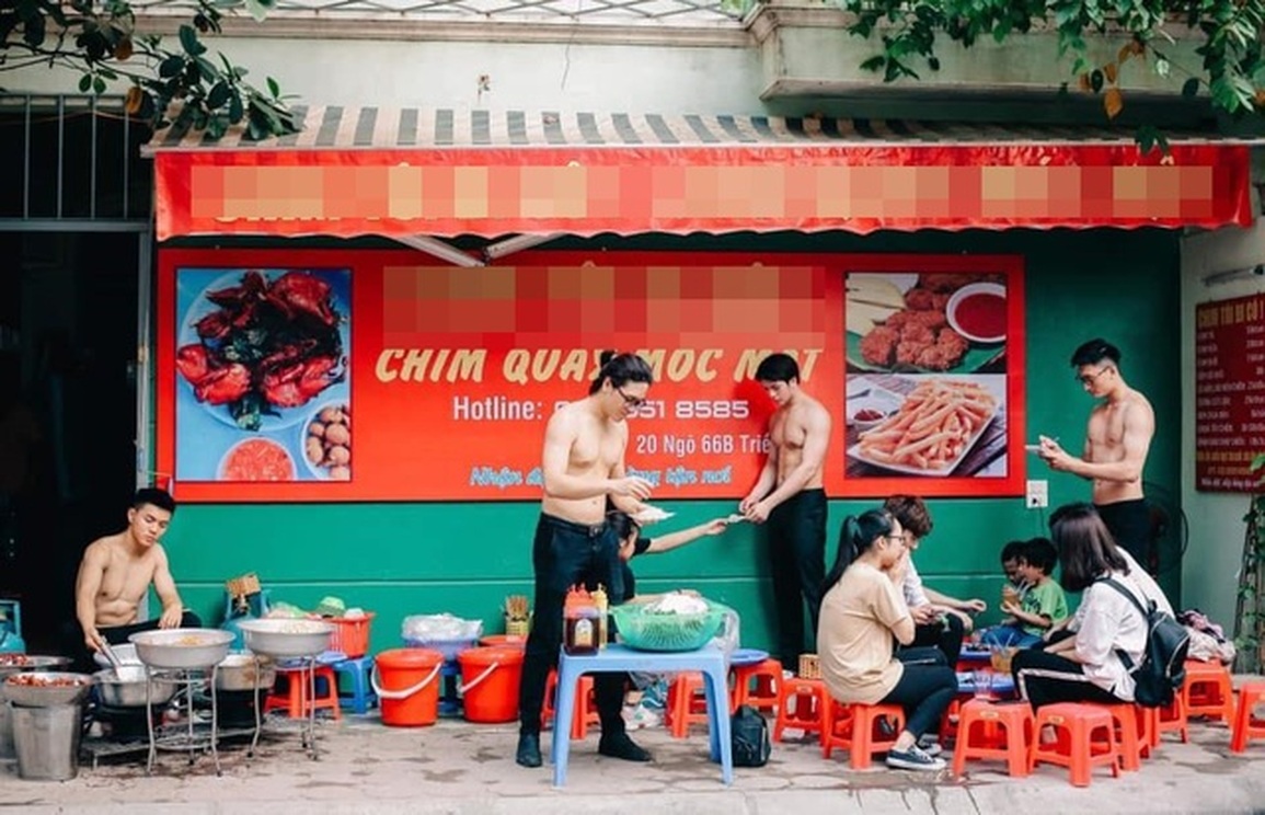 Phản cảm nhóm thanh niên cởi đồ khoe thân trên tàu Cát Linh - Hà Đông - 3 Phản cảm nhóm thanh niên cởi đồ khoe thân trên tàu Cát Linh - Hà Đông - 3