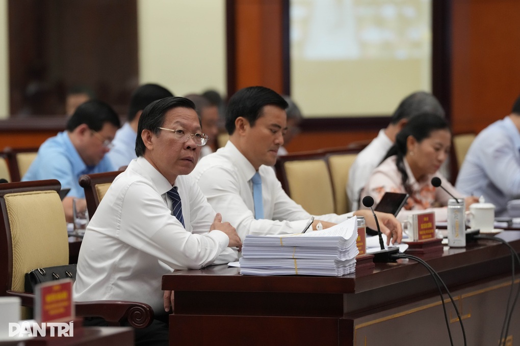 TPHCM giải bài toán 1 cán bộ phục vụ hơn 1.500 người dân - 2 TPHCM giải bài toán 1 cán bộ phục vụ hơn 1.500 người dân - 2