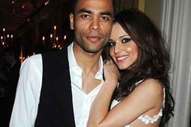 Bà xã Ashley Cole hoãn kế hoạch sinh con