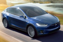 Xe Tesla Model X cứu mạng chủ nhân nhờ tính năng lái tự động