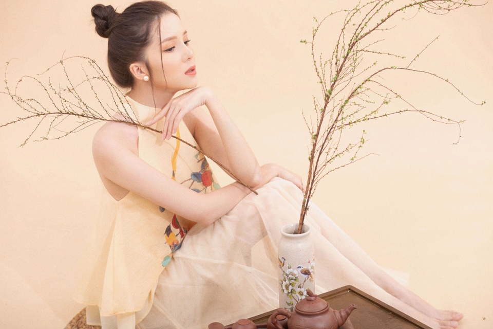 Hoa khôi Huỳnh Thúy Vi: Xuân năm nay rất khác trong trái tim mỗi người - 3 Hoa khôi Huỳnh Thúy Vi: Xuân năm nay rất khác trong trái tim mỗi người - 3