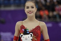 Những nàng "búp bê Nga" xinh đẹp và quyến rũ trên sân trượt băng