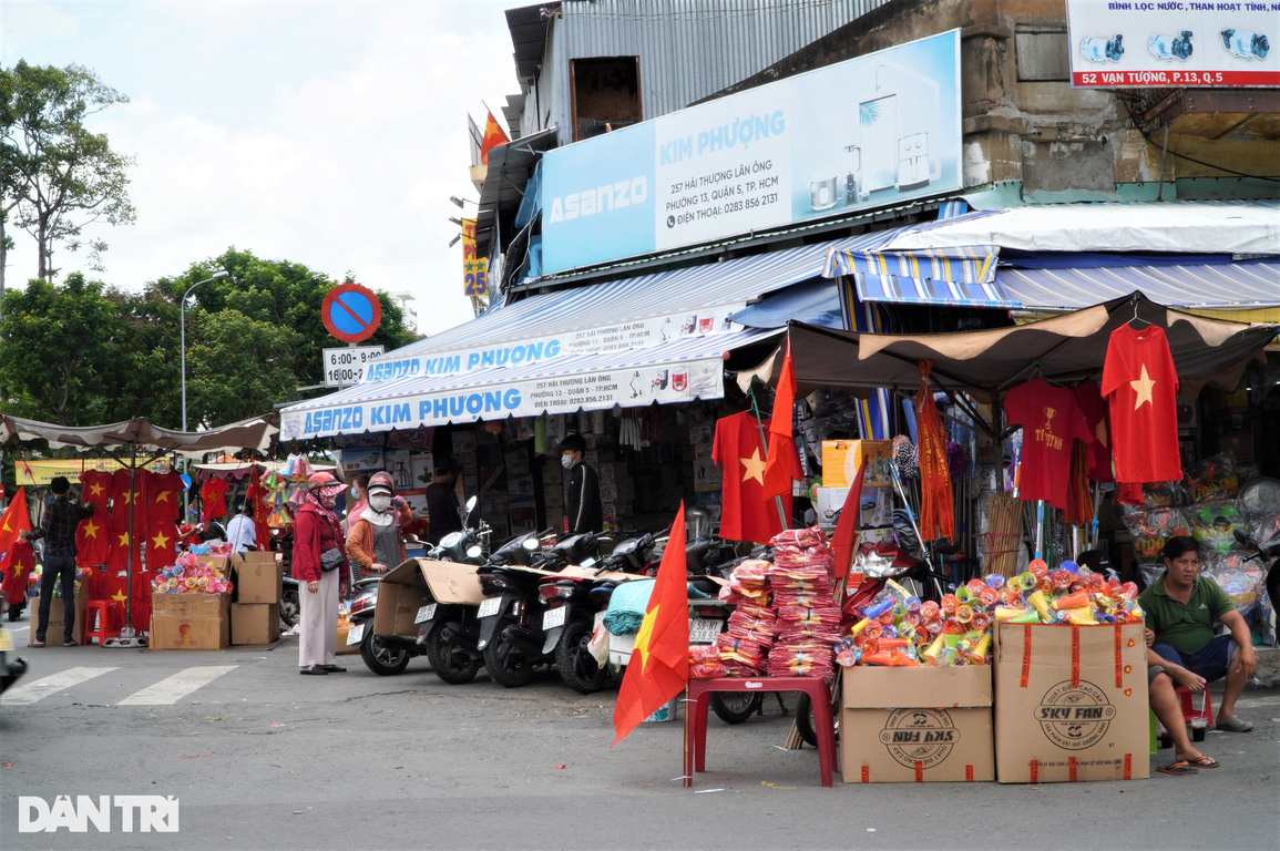 Hà Nội đội mưa ra sân Mỹ Đình, TPHCM đổ xuống đường tiếp lửa - 11 Hà Nội đội mưa ra sân Mỹ Đình, TPHCM đổ xuống đường tiếp lửa - 11