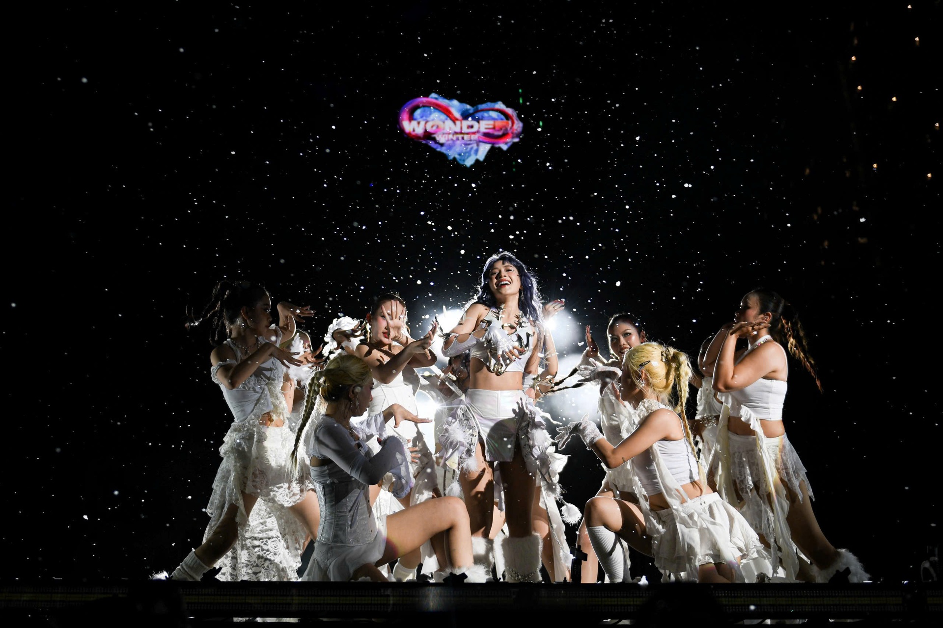 Dấu ấn của Imagine Dragons và dàn sao Việt tại 8WONDER Winter - 11 Dấu ấn của Imagine Dragons và dàn sao Việt tại 8WONDER Winter - 11