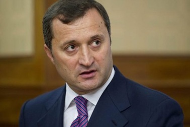 Xe của Thủ tướng Moldova trúng bom xăng 