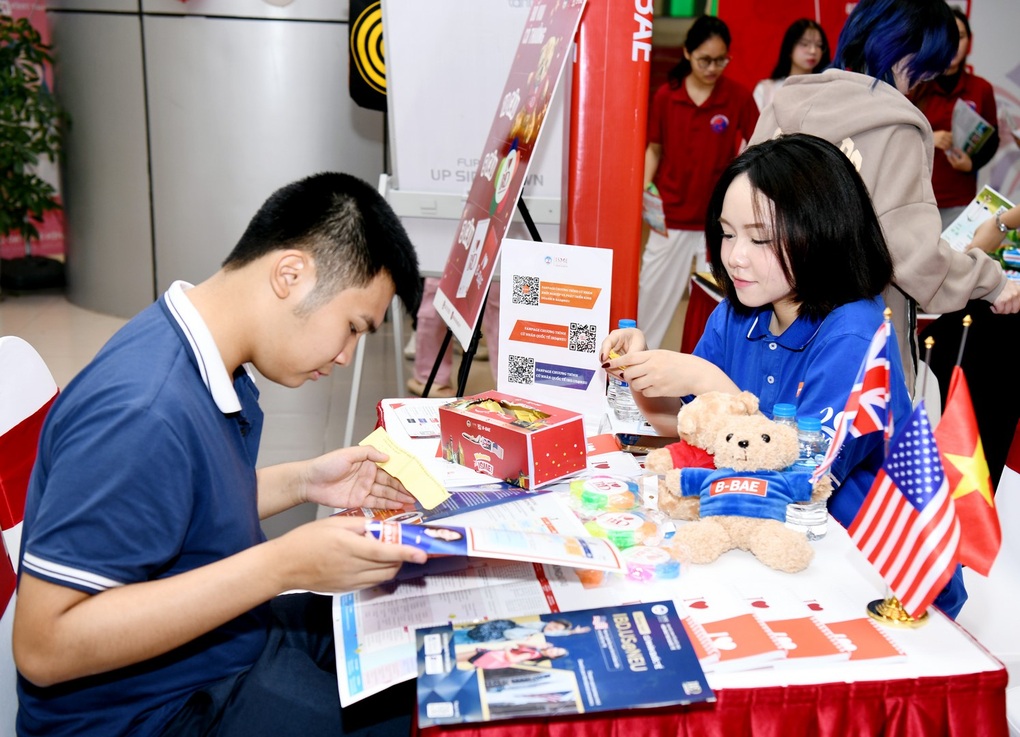Before 5:00 p.m. on July 23, National Economics University announced the conversion of admission scores - 1 Trước 17h ngày 23/7, ĐH Kinh tế Quốc dân công bố quy đổi điểm xét tuyển - 1