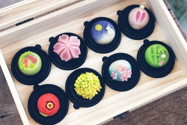 Huấn luyện viên dạy múa "thổi hồn" vào gạo nếp làm bánh gây sốt