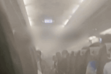 Hành khách tố hãng hàng không để điều hòa lạnh như tủ lạnh để bán chăn