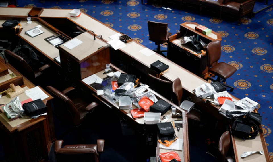 Diễn biến 4 giờ trụ sở quốc hội Mỹ tê liệt trong vụ bạo loạn lịch sử - 12