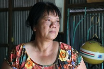 Cuộc sống kham khổ của 5 người trong căn nhà sắp sập