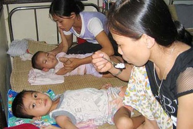 Tăng viện phí, đừng quên người nghèo