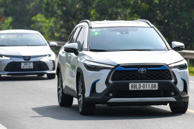 Tiết kiệm xăng nhưng giá mua đắt hơn, ô tô hybrid liệu có lợi về kinh tế?