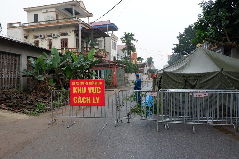 Người dân Hạ Lôi “vững tâm” trước giờ cách ly toàn bộ thôn - 5 Người dân Hạ Lôi “vững tâm” trước giờ cách ly toàn bộ thôn - 5