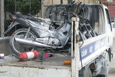 Vụ cháy 3 xe máy trên xe CSGT: Có thể do tia lửa điện