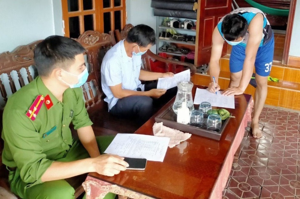 Không chấp hành cách ly y tế, 3 người bị phạt 20 triệu đồng - 1 Không chấp hành cách ly y tế, 3 người bị phạt 20 triệu đồng - 1
