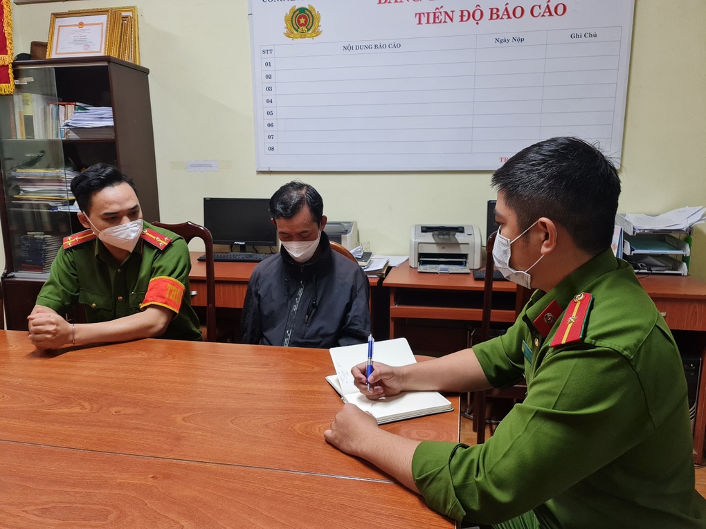Hai học sinh tiểu học bị xâm hại tại nhà vệ sinh - 1 Hai học sinh tiểu học bị xâm hại tại nhà vệ sinh - 1