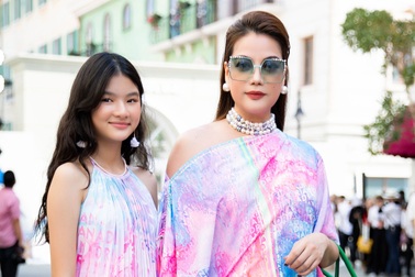 Con gái Trương Ngọc Ánh trở thành "tâm điểm" thời trang tuần qua