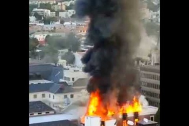 Tòa nhà quốc hội Nam Phi chìm trong biển lửa