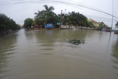 Nghệ An: 35 xã bị cô lập, 2 người chết vì mưa lũ