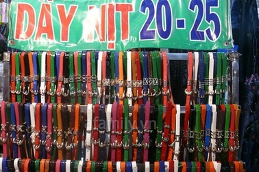 Hàng Trung Quốc giá rẻ tràn ngập các khu chợ sinh viên