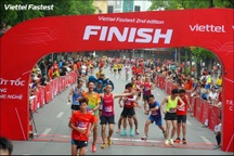 2000 vận động viên tham gia giải chạy 10km tại Hà Nội