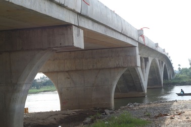 Cầu trăm tỷ ở Hội An "đứng bánh" do thiếu đường dẫn