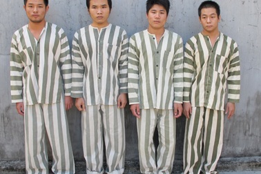 Trả thù bất thành, quay sang phá nhà dân