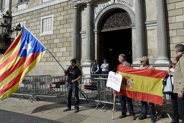 Catalonia chính thức mất quyền tự trị