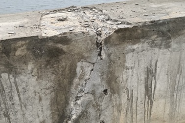 Đập vừa được đầu tư gần 9 tỉ đồng sửa chữa đã nứt