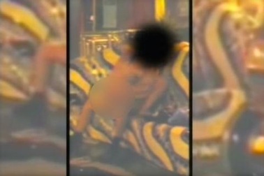 Cặp đôi quan hệ tình dục ở quảng trường Tây Ban Nha