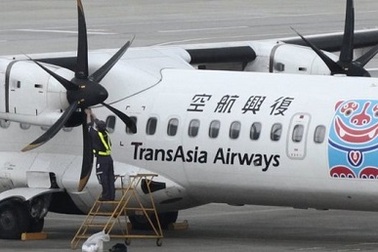 40 người chết trong vụ máy bay TransAsia lao xuống sông