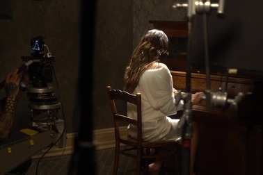 Hậu trường một cảnh quay sử dụng iPhone 11 Pro trong MV của Selena Gomez