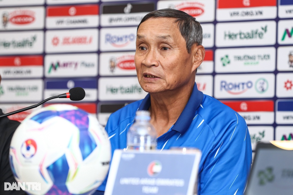 គ្រូបង្វឹក Mai Duc Chung ពន្យល់ពីការលាកីឡាករវៀតណាមនៅបរទេស Nam Mi - ១ HLV Mai Đức Chung lý giải việc chia tay cầu thủ Việt kiều Nam Mi - 1