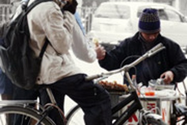 Học trò Hà Nội “hẹn hò” hàng rong