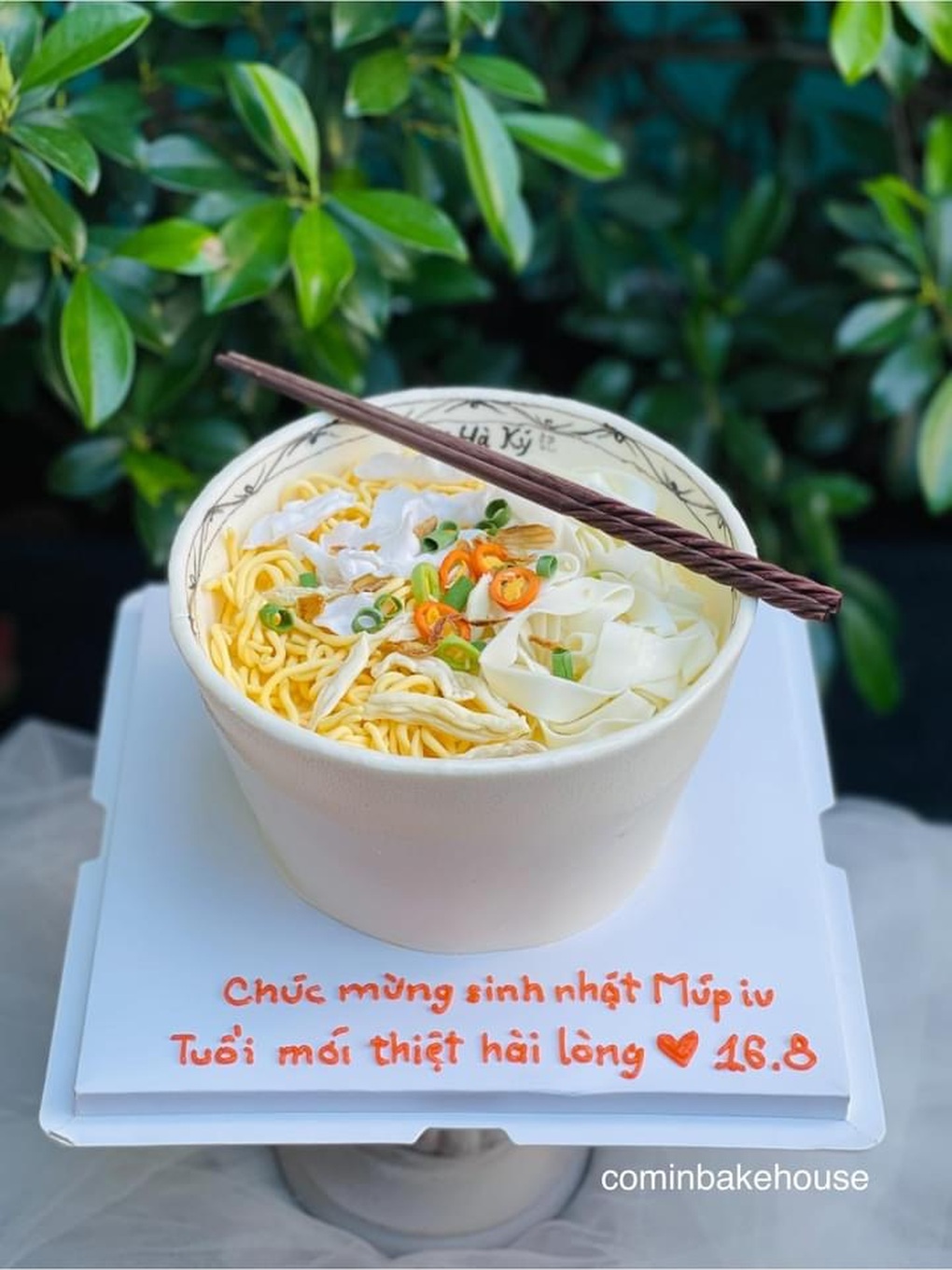 Cô gái điêu khắc rừng, biển với đường sữa, socola - 10 Cô gái điêu khắc rừng, biển với đường sữa, socola - 10