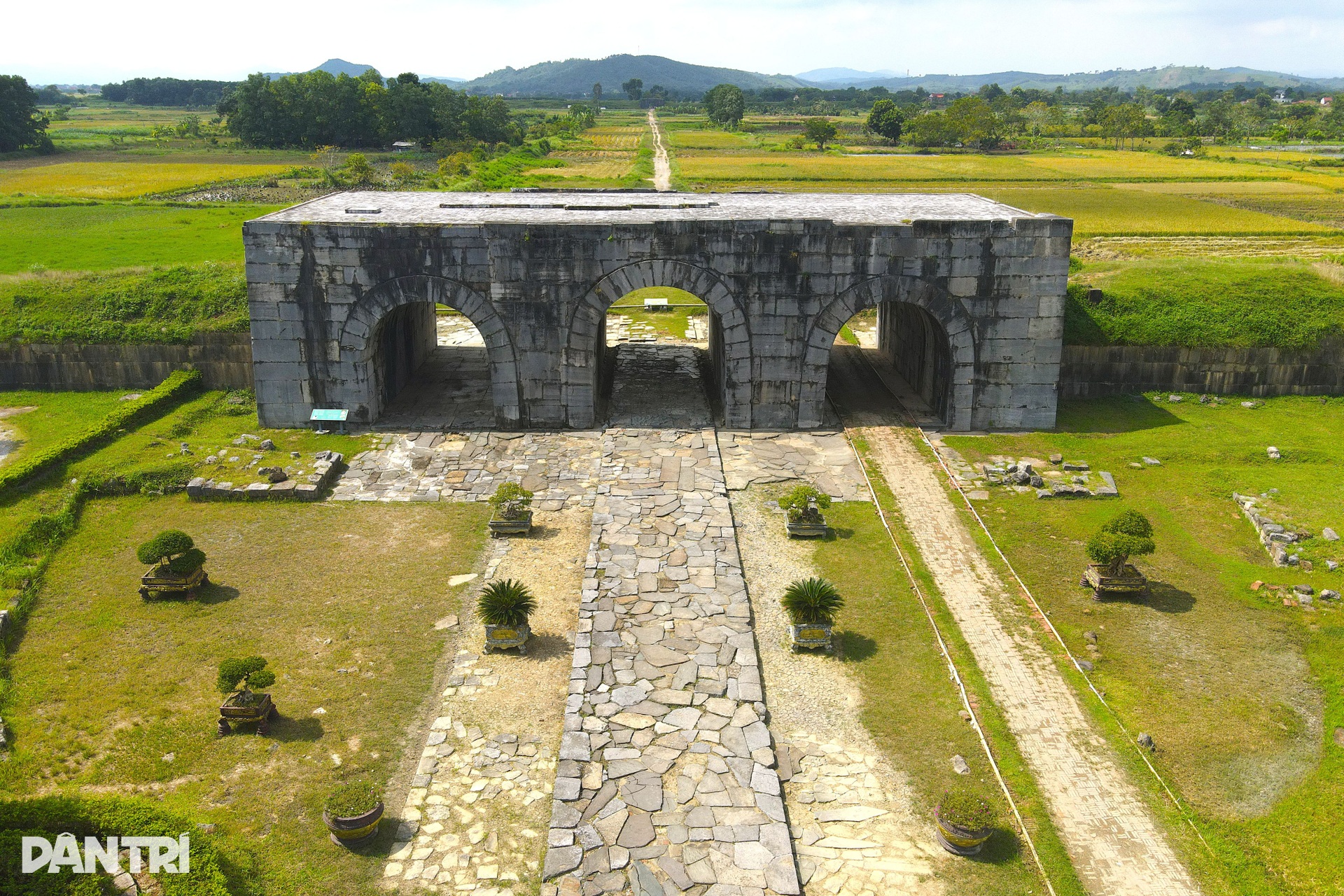 Tòa thành bằng đá cổ độc nhất vô nhị Việt Nam trước khi được đại tu - 1