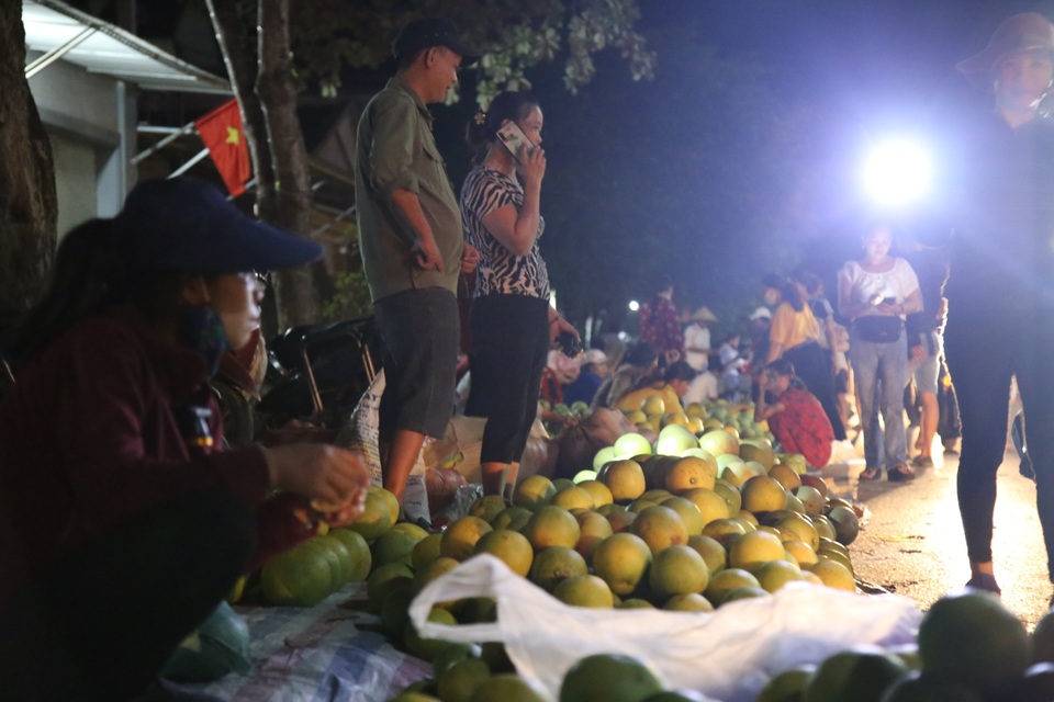 Soi đèn đi chợ bưởi lúc đêm khuya - 10 Soi đèn đi chợ bưởi lúc đêm khuya - 10