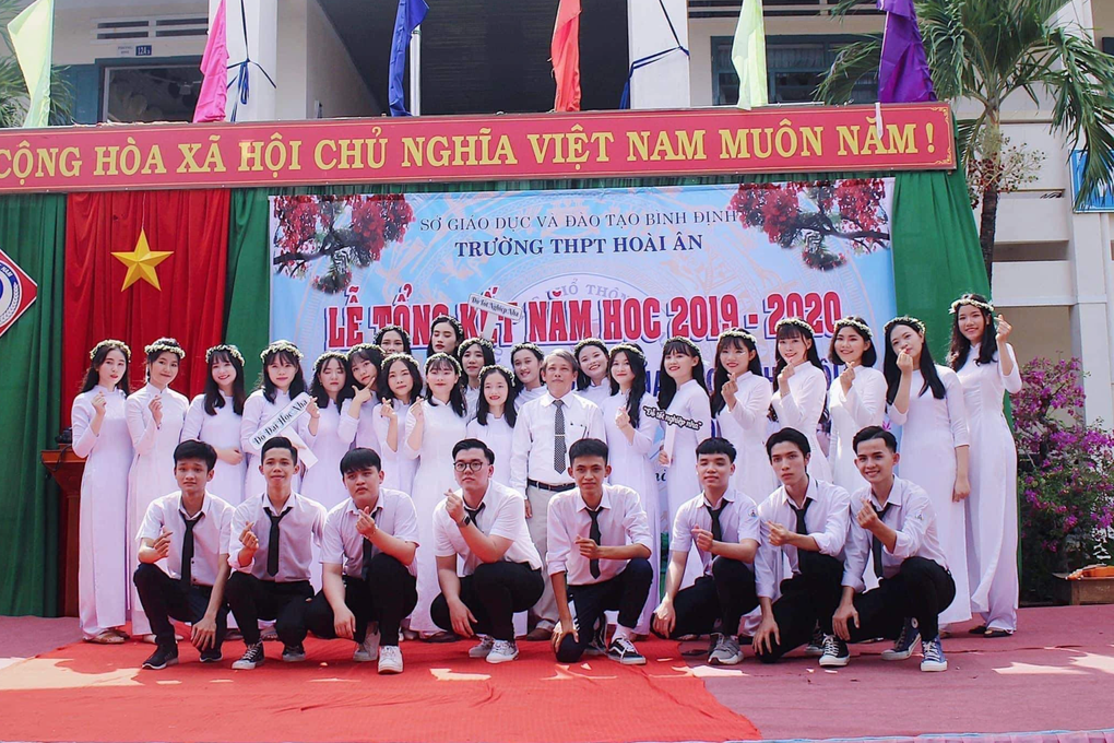 Bố ruột Hoa hậu Ý Nhi: Có những đêm, nước mắt tôi chảy đến 3h sáng - 3 Bố ruột Hoa hậu Ý Nhi: Có những đêm, nước mắt tôi chảy đến 3h sáng - 3