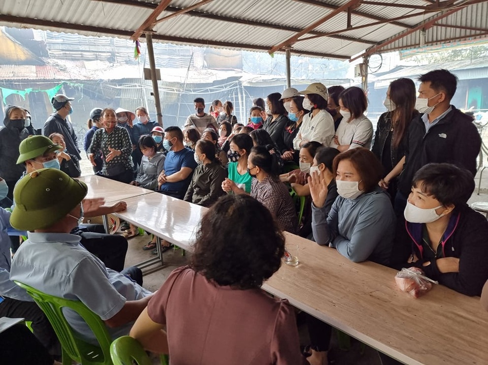 Nước mắt tiểu thương trắng tay sau vụ cháy chợ kinh hoàng tại Hải Phòng - 4 Nước mắt tiểu thương trắng tay sau vụ cháy chợ kinh hoàng tại Hải Phòng - 4