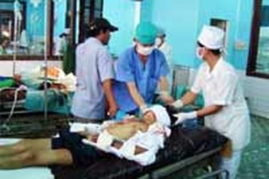 Quảng Ngãi: Xe khách đâm xe tải, 3 người chết, 20 người trọng thương