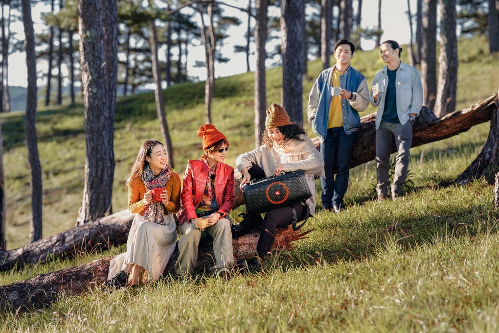 JBL PartyBox On-The-Go được săn đón cho mùa lễ 2/9 - 3 JBL PartyBox On-The-Go được săn đón cho mùa lễ 2/9 - 3