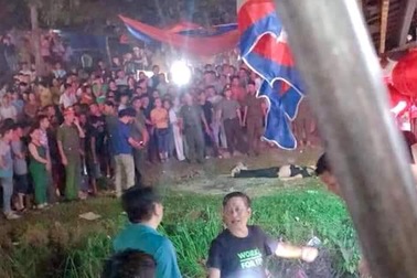 Đi xem nhảy hầu đồng, một thanh niên rơi xuống sông tử vong
