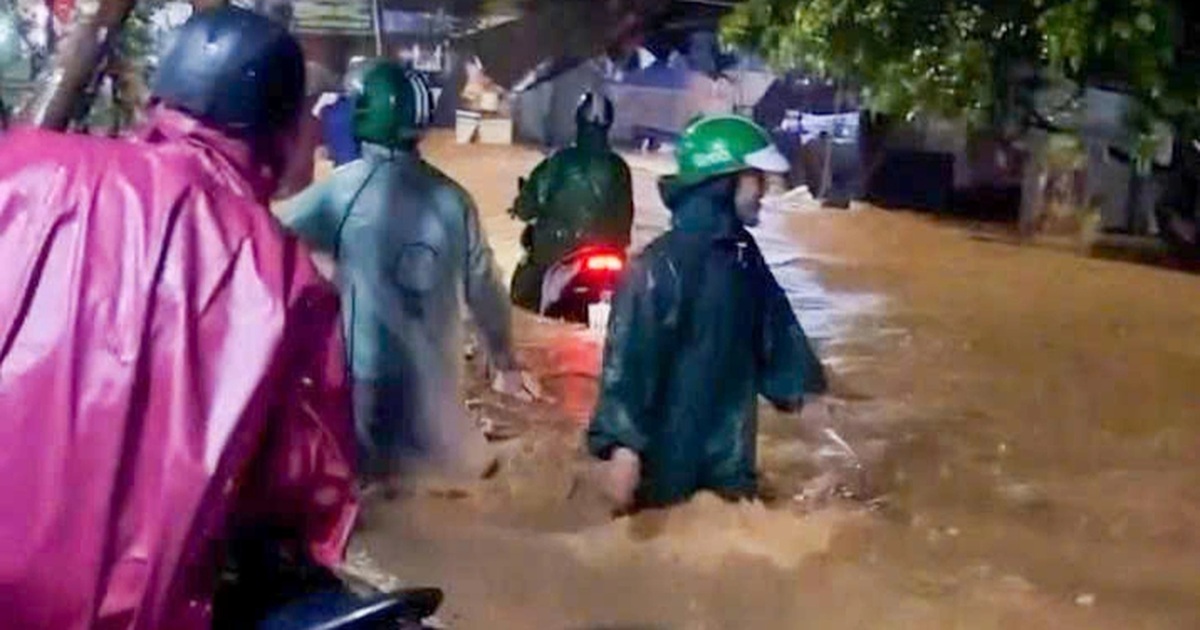 Người đàn ông bị cuốn xuống kênh thoát nước chảy xiết ở Đà Nẵng
