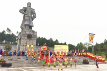 Tái hiện Nguyễn Huệ lên ngôi Hoàng đế tại núi Bân