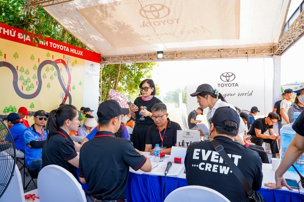 Trải nghiệm lái thử Toyota Hilux tại Giải Đua xe ô tô địa hình PVOIL Cup 2025 - 1 Trải nghiệm lái thử Toyota Hilux tại Giải Đua xe ô tô địa hình PVOIL Cup 2025 - 1