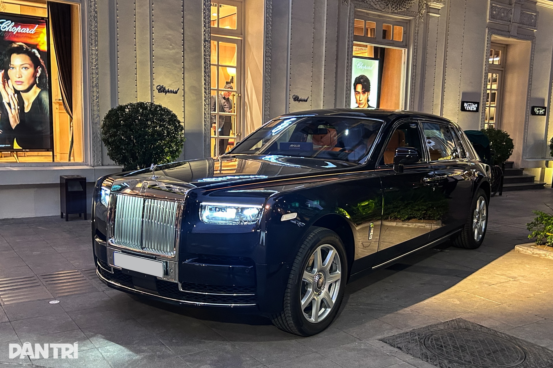 Đại gia TPHCM chi 60 tỷ mua Rolls-Royce Phantom VIII, chọn biển số 40 triệu - 3 Đại gia TPHCM chi 60 tỷ mua Rolls-Royce Phantom VIII, chọn biển số 40 triệu - 3