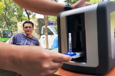 Kiểm tra ma túy hàng loạt tài xế xe khách ở phố Tây